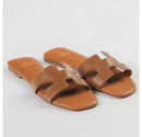 Sandália Rasteira Feminina Katarina em Couro Caramelo