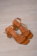 Sandália Caramelo Sarah Salto Espelhado Tiras